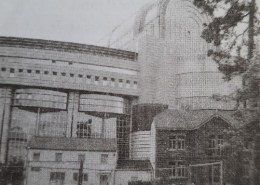 The image below shows a modern glass fronted building that serves as the legislative body of the European Union. Which of the following options correctly identify this building?